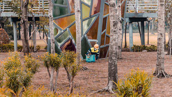 百華鞋業(yè)|如何為環(huán)衛(wèi)工人挑選適合的勞保鞋，勞保用品廠家來教您！