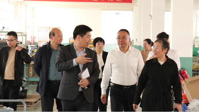 資訊|臨沂市商務(wù)局黨組成員、副局長莊金才一行蒞臨百華鞋業(yè)調(diào)研指導(dǎo)