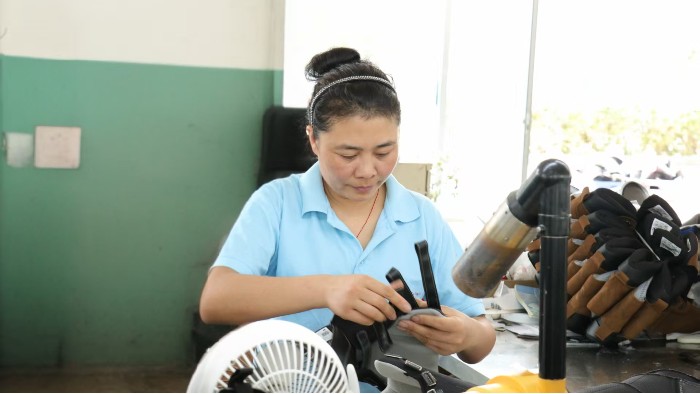 百華鞋業(yè)匠心傳承，一名員工榮獲2024年度“山東省技術(shù)能手”稱號