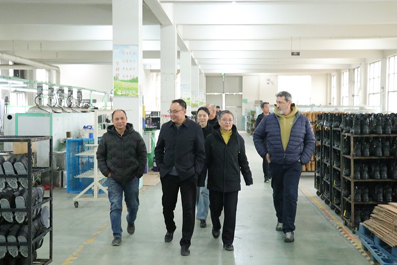 意大利RSA蒞臨百華鞋業(yè)洽談項目并成功簽約！