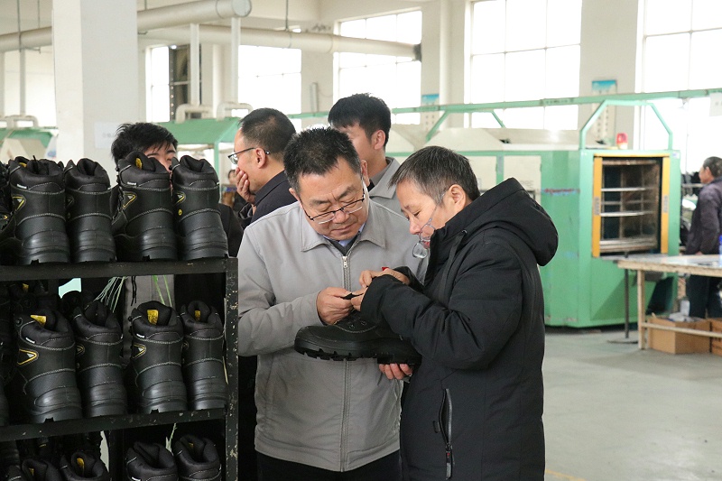 國(guó)內(nèi)著名集團(tuán)蒞臨百華鞋業(yè)，攜手打造合作新篇章！