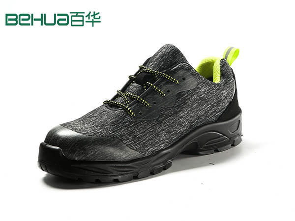 聽廠家聊聊，安全鞋的PU底有什么優(yōu)缺點(diǎn)？我們需要如何養(yǎng)護(hù)，看這里！