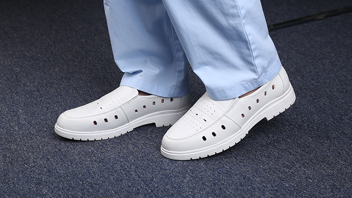 如何清洗變黃的小白鞋？百華鞋業(yè)為您支招