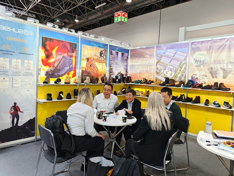 聚焦德國A+A：百華鞋業(yè)攜新品，開啟防護(hù)新體驗(yàn)！