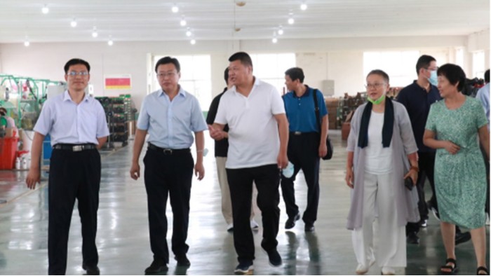 臨沂市地震臺(tái)在百華鞋業(yè)開(kāi)展“防震減災(zāi)科普宣傳進(jìn)企業(yè)”主題活動(dòng)